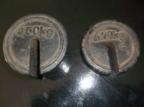 ANTIQUE SCALE WEIGHTS ( 20kg AND 50 kg )